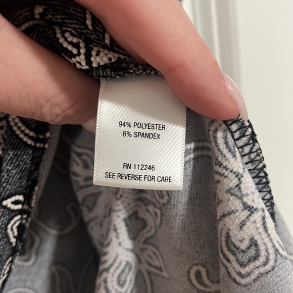 Sami & Jo Flower Design Blouse - Picture 3 of 4